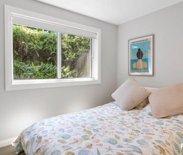 Three-bedroom, two-and-a-half bathroom semi-detached home, located ... - Photo 4