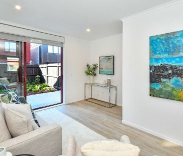 New Modern 2BR Townhouse in Manukau! - Photo 2