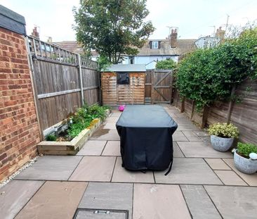3 bedroom terraced house to rent - Photo 5