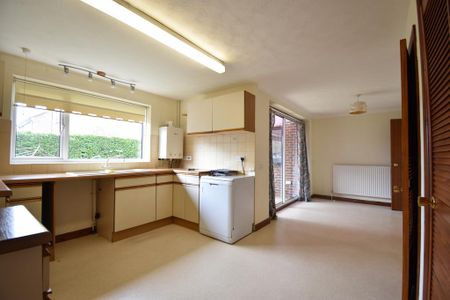 2 bedroom detached bungalow to rent - Photo 3