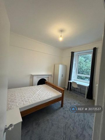 4 bedroom flat to rent - Photo 3
