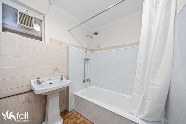 Fully Furnished Unit in Sought After West Hobart - Electricity, Gardening, and Water Included! - Photo 1