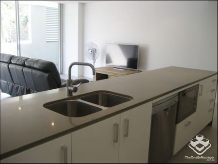 Furnished CBD Apartment - Photo 2