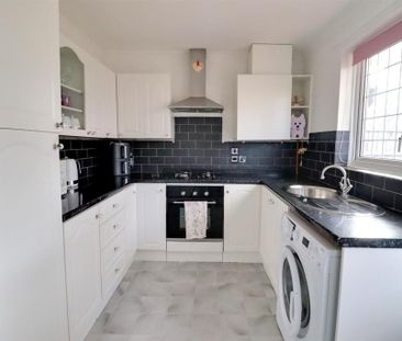 2 bedroom semi-detached house to rent - Photo 6