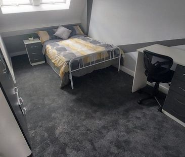 8 bedroom terraced house to rent - Photo 5