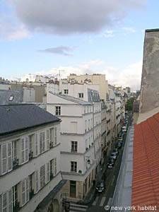 Logement à Paris, Location meublée - Photo 2