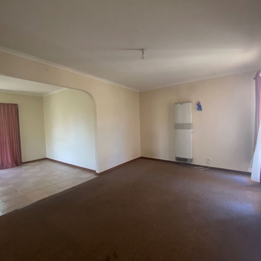 Cozy 2-Bedroom Gem Just Steps from Dandenong Market - Photo 1