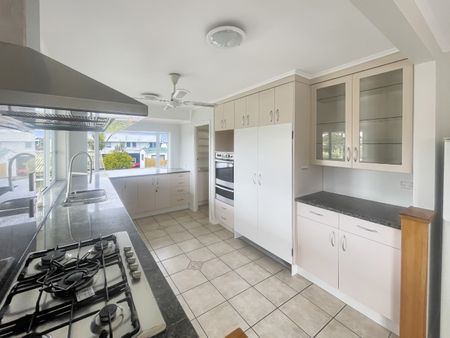 Papatoetoe, 6 Bedrooms - Photo 4