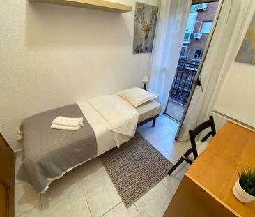 Calle de Embajadores, Madrid, Community of Madrid 28012 - Photo 4