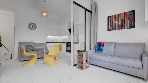 Kawalerka z widokiem na Park Łazienkowski - Zdjęcie 1