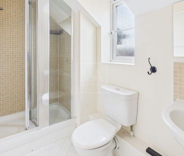 Rylands Drive, Warrington, WA2 - Photo 6