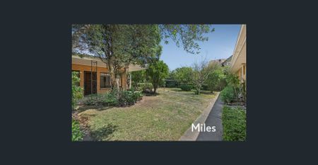 IVANHOE EAST RESIDENCE - Photo 5