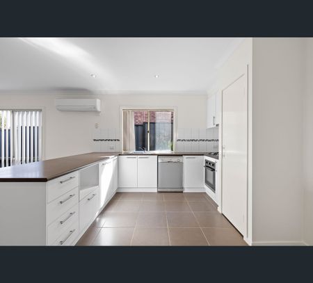 12 Pinnacle Drive, Craigieburn, Vic 3064 - Photo 5