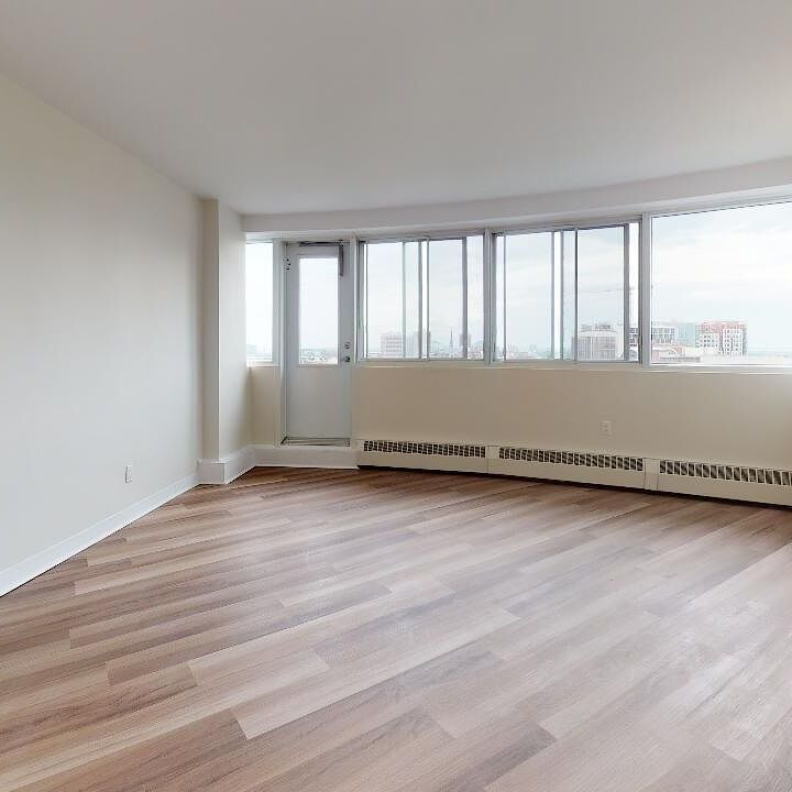 235 Sherbrooke St W, Montréal, QC - Photo 1