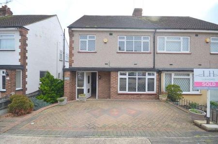 Aintree Grove, Upminster, Essex, RM14 - Photo 4