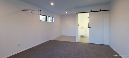 BRAND NEW Studio Flat - Photo 3
