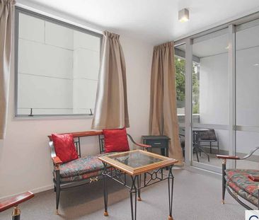 Modern 1-Bedroom Apartment in Auckland CBD. Fully Furnished! - Photo 2
