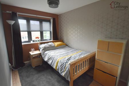 2 bedroom semi-detached house to rent - Photo 2