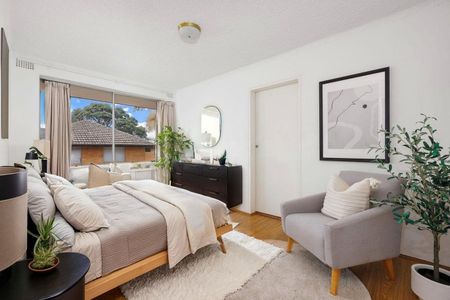 North facing apartment with sunlit balcony - Photo 5