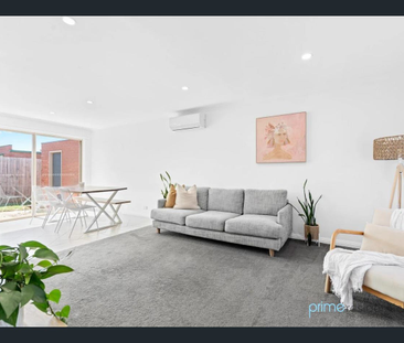 Quiet & Convenient Two-Bedroom Living in Werribee - Photo 2