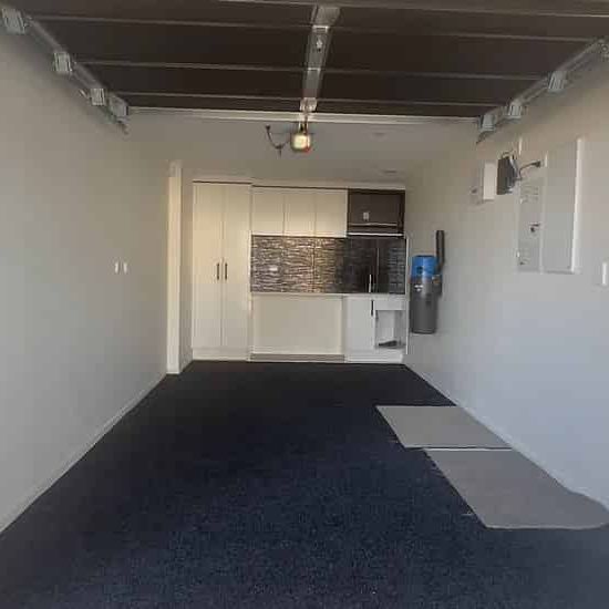 Stylish 4BR Home in Flat Bush - Photo 1