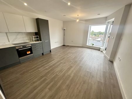 Dover Court, Greater London, UB2 - Photo 2