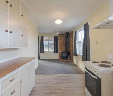 Charming 3-Bedroom Family Home in a Lovely Cul-de-Sac - Photo 4