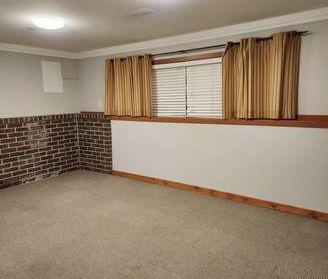 1 bedroom basement suite - Photo 1