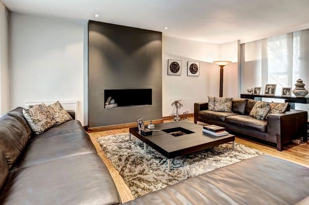 A well presented three-bedroom, two-bathroom mews house close to Regent’s Park. - Photo 1