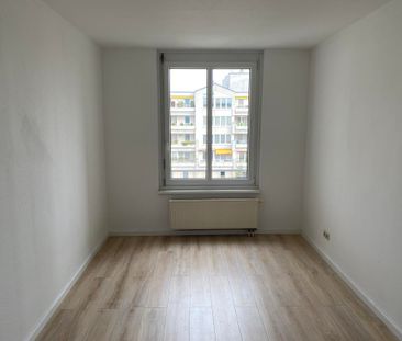 Einziehen und wohlfühlen: 3 Zimmer, Balkon, Badewanne, Aufzug - Photo 5