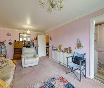 1 bedroom retirement property to rent - Photo 3