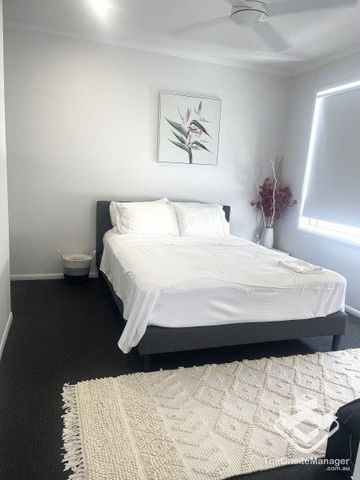 Furnished 4 Bedroom Property - Photo 4