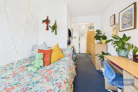 4 bedroom House To Let - Photo 4