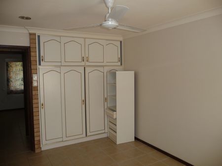TWO BEDROOM UNIT SOUTH MACKAY - Photo 5