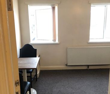 1 Bed Flat, Lyncroft Road, B11 - Photo 4