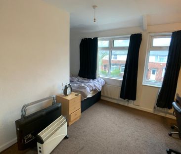 Burlington Avenue, Melrosegate - P2267 - Photo 3