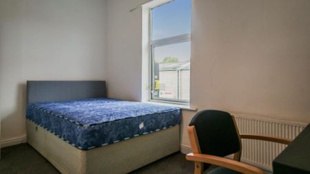 4 bedroom terraced house to rent - Photo 2
