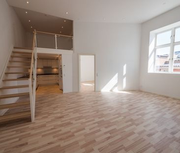 Super lækker 2-værelses med hems i midtbyen - Photo 3