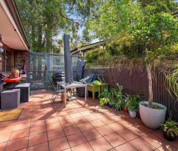 Sunlit Split-Level Townhouse Offering Space, Style & Convenience - Photo 5
