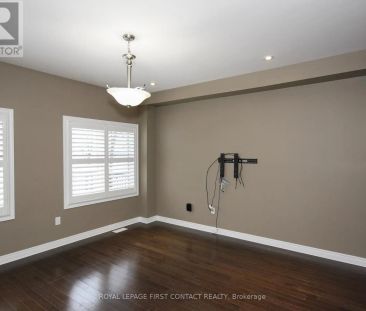 30 FORSYTH CRESCENT - Photo 4