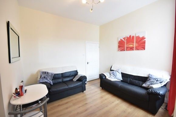 3 Bed - Simonside Terrace, Heaton - Photo 1