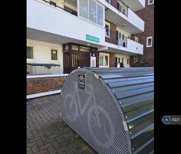 3 bedroom flat to rent - Photo 3