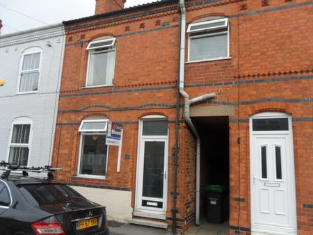 2 bed Terraced - Photo 4