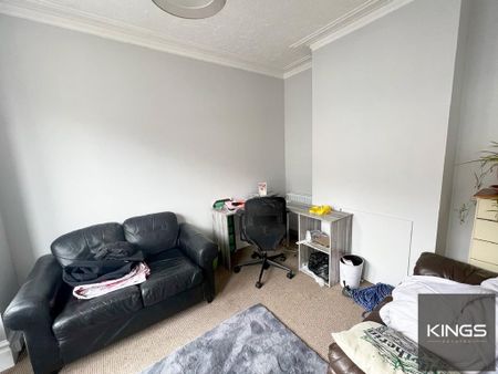 4 bedroom terraced house to rent - Photo 3