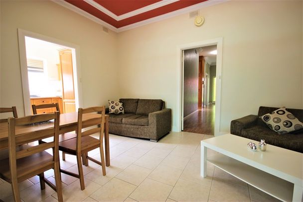 9-bedroom shared house / townhouse, Boronia Street - Photo 1