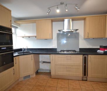 3 bedroom semi-detached house to rent - Photo 4