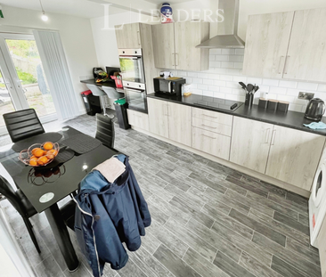 1 bedroom in a house share to rent - Photo 2