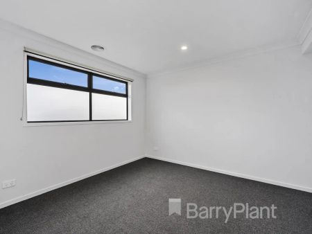 4 Altura Drive, Truganina VIC 3029 - Photo 5