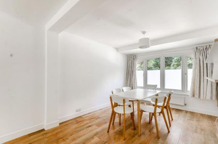 3 bedroom flat to rent - Photo 2