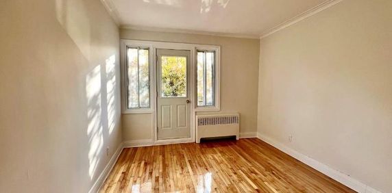 4 ½ RÉNOVÉ – CENTRALE, LUMINEUX, ÉLECTROS INCLUS - Photo 2